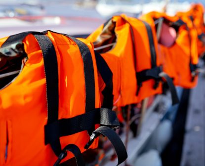 A Importância dos Equipamentos de Segurança e Salvatagem a Bordo da Embarcação.